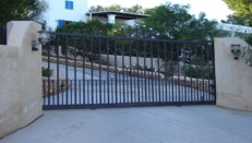 Electric sliding security gate